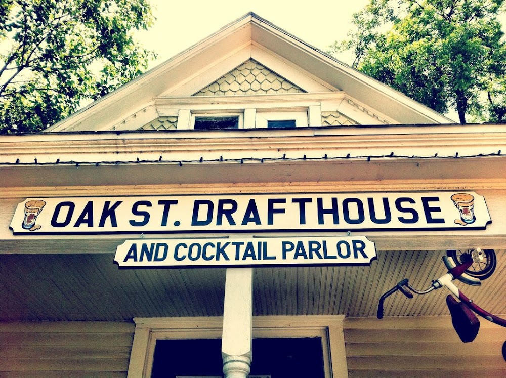 Oak St. Drafthouse and Cocktail Parlor